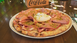 PIZZA BURRATA E MORTADELLA 